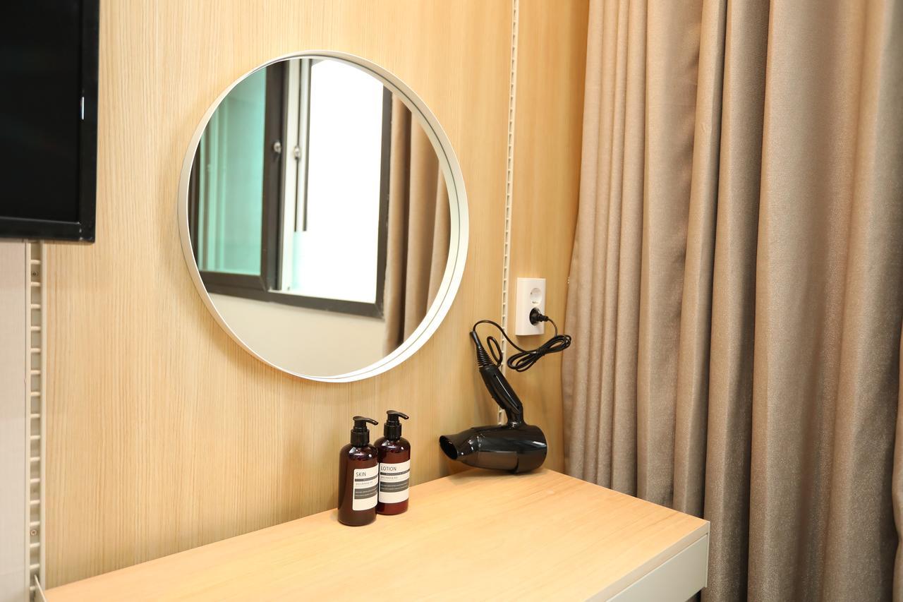 The First Hotel Чханвон Екстер'єр фото